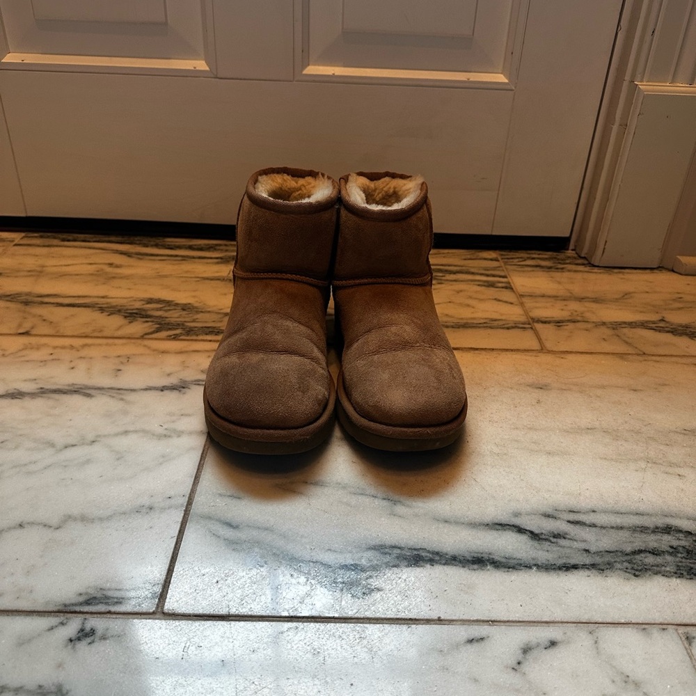 Women’s Uggs. Size 7.